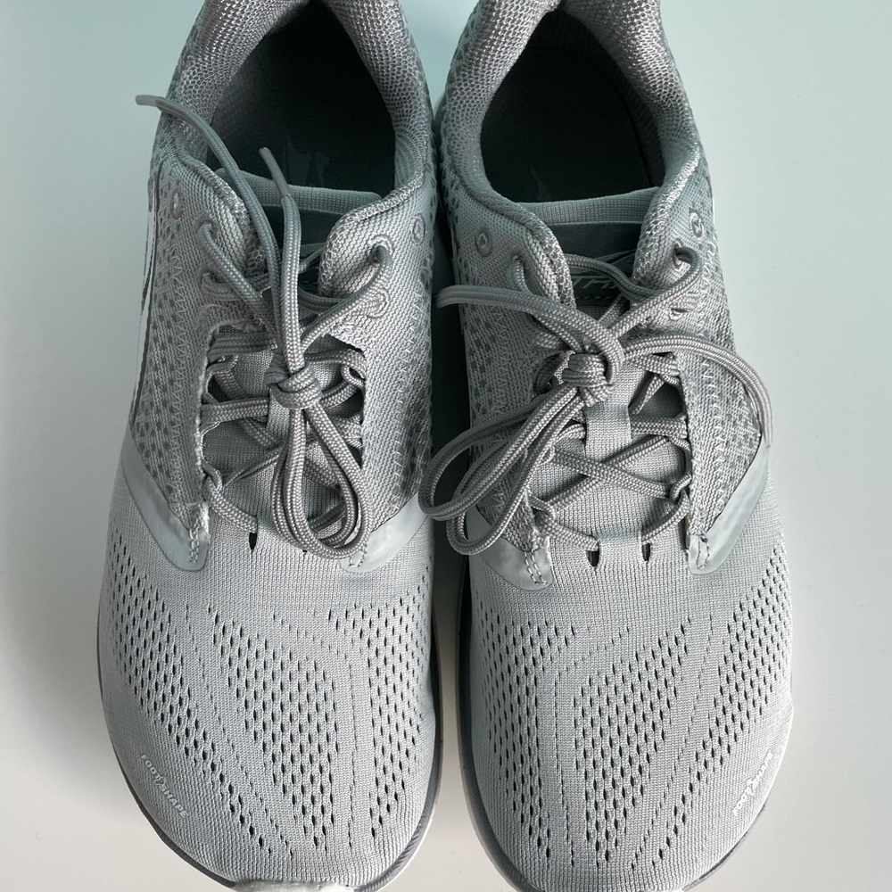 Altra Solstice size 8.5 brand new in box gray